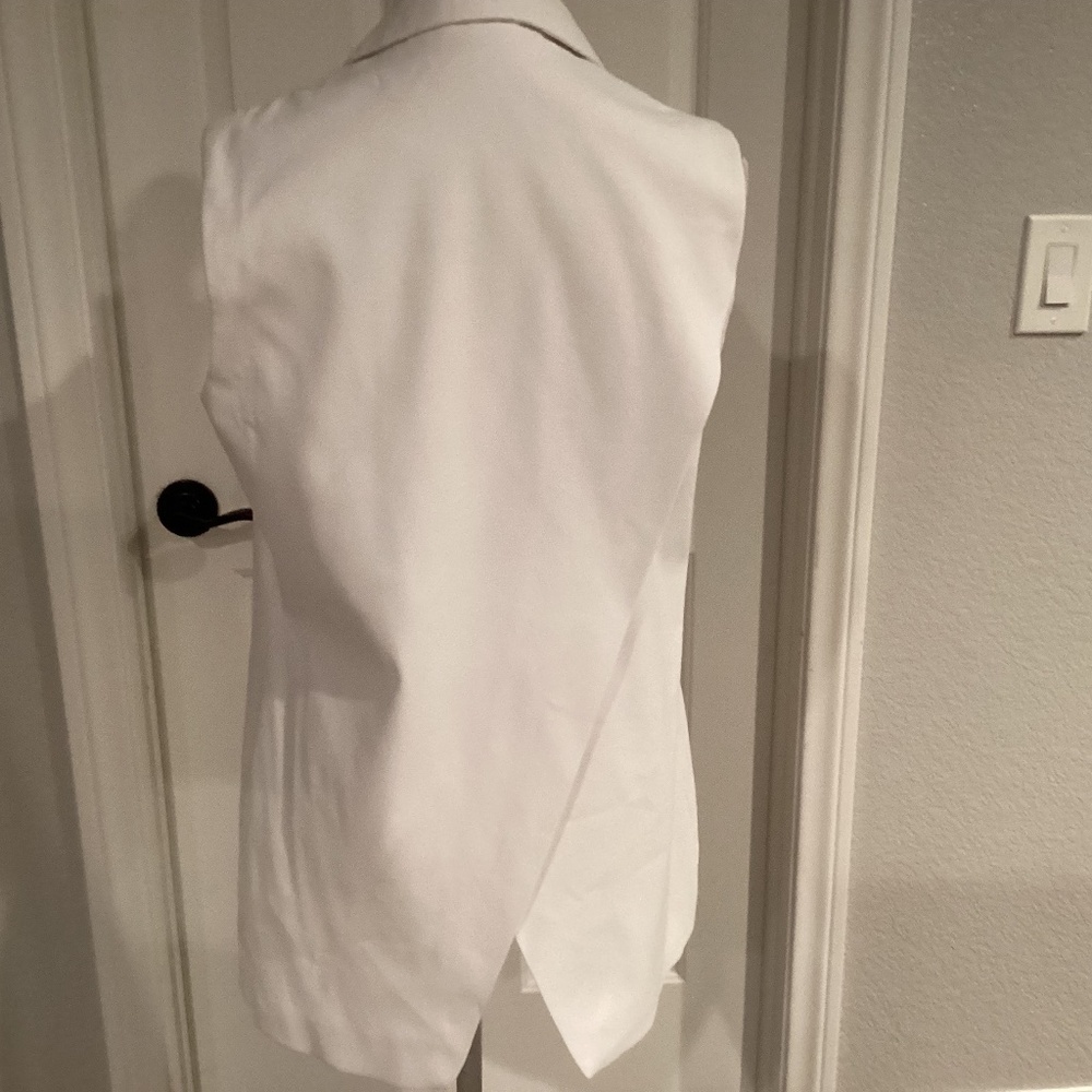 Peter Nygard Vest, Size 8,  Color White - Picture 2 of 2
